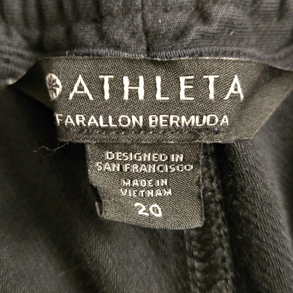 Athleta Plus Size Womens Farallon Black Bermuda Shorts Breatheable Stretch Sz 20 - Picture 5 of 8